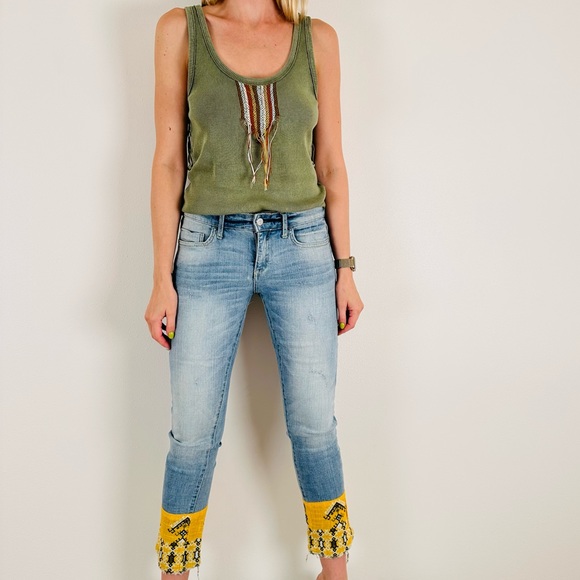 Anthropology Pilcro Hyphen Mid-Rise Boyfriend Bandana Raw Hem Boho Aztec Jeans - Picture 4 of 16